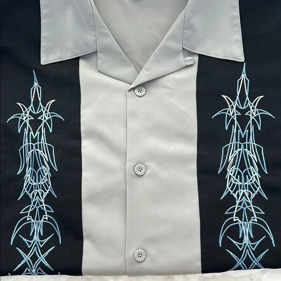 Men's Gray and Black Casual Button Down Shirt - Picture 4 of 4